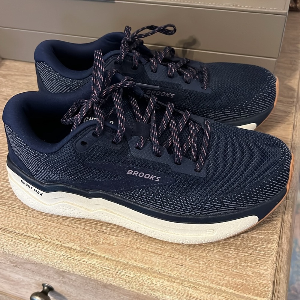 Brooks Women's Athletic Shoes - Navy and Cream